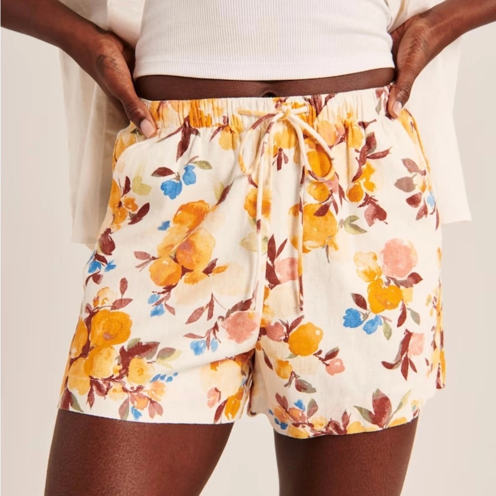 Abercrombie & Fitch Linen-Blend Pull-On Shorts in Yellow Floral - M